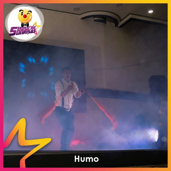 Humo y luces en el escenario
